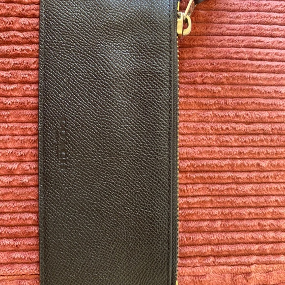 Small black pebble leather Coach zipper pouch - Picture 2 of 6